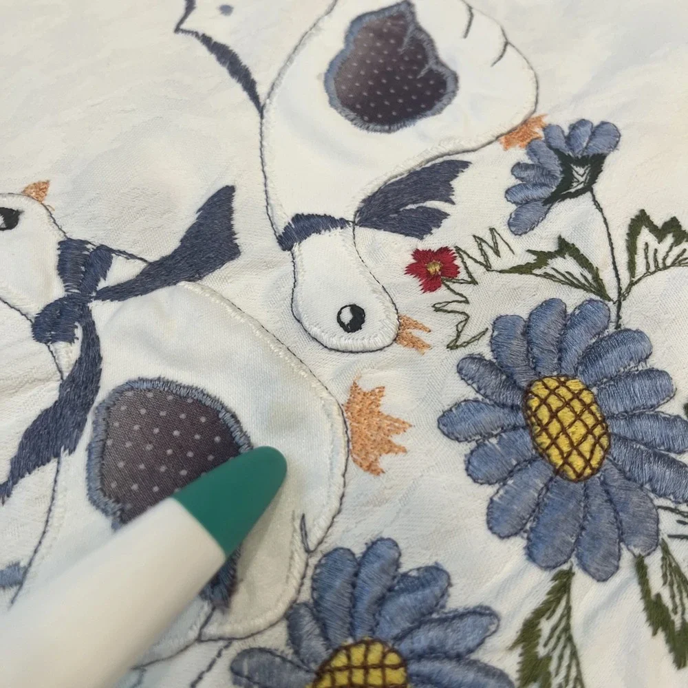Vtg Matelasse Cloque Geese Tablecloth 3D Applique Scalloped Cutwork 32